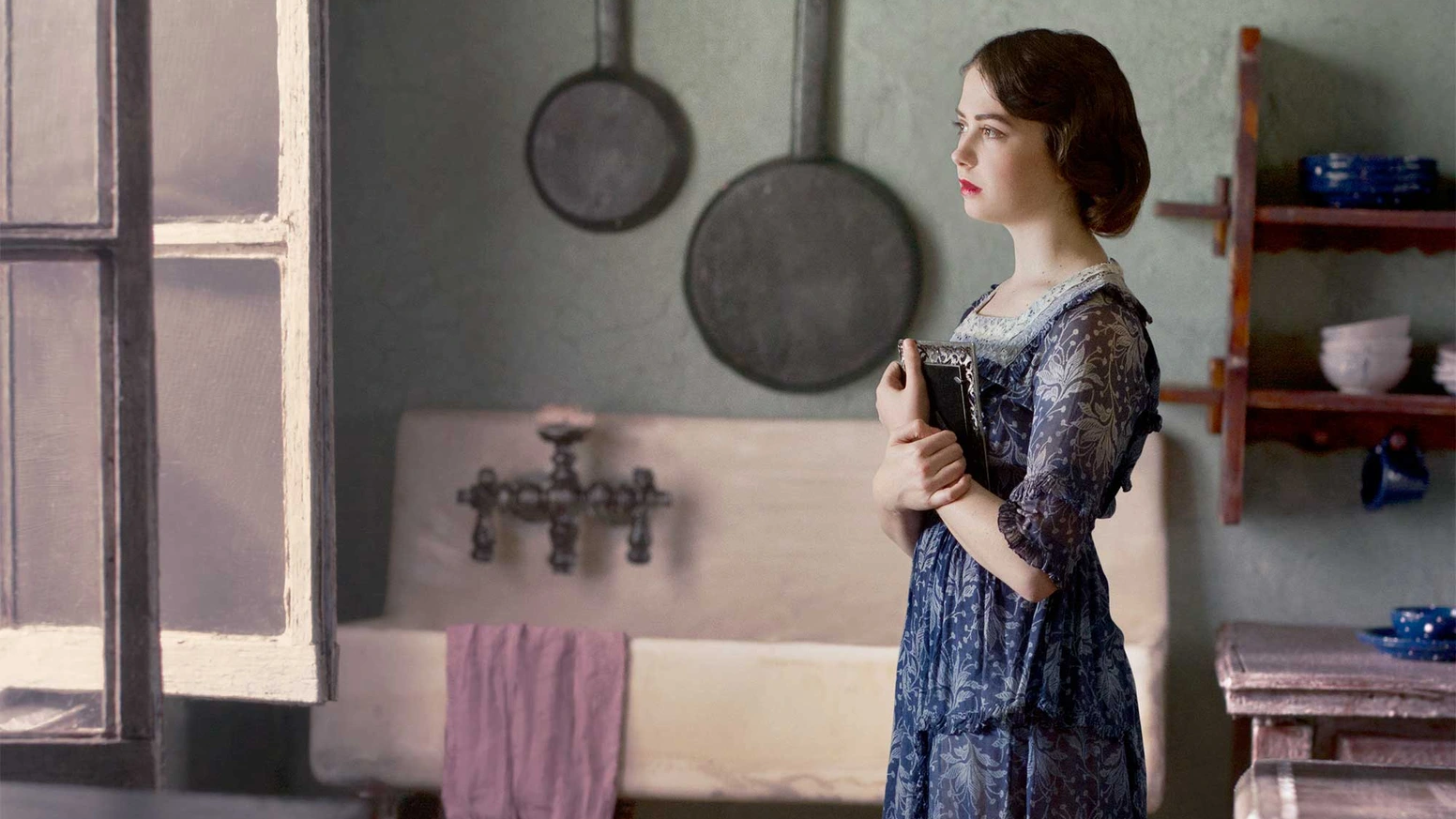 用摄影小说重述历史，他如何让210人买单？