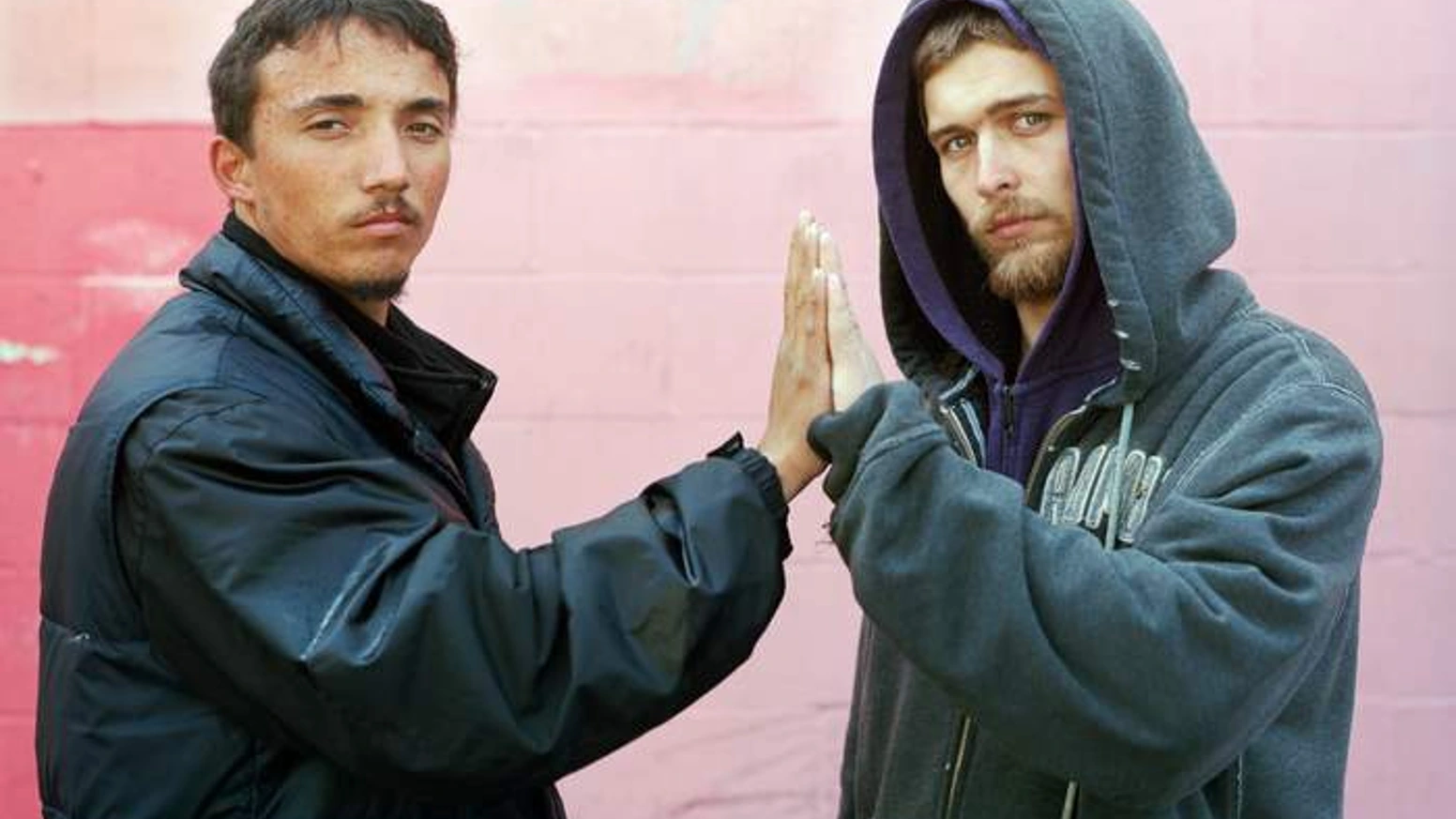 一本摄影集如何让陌生人相拥，并筹得8倍超额资金？