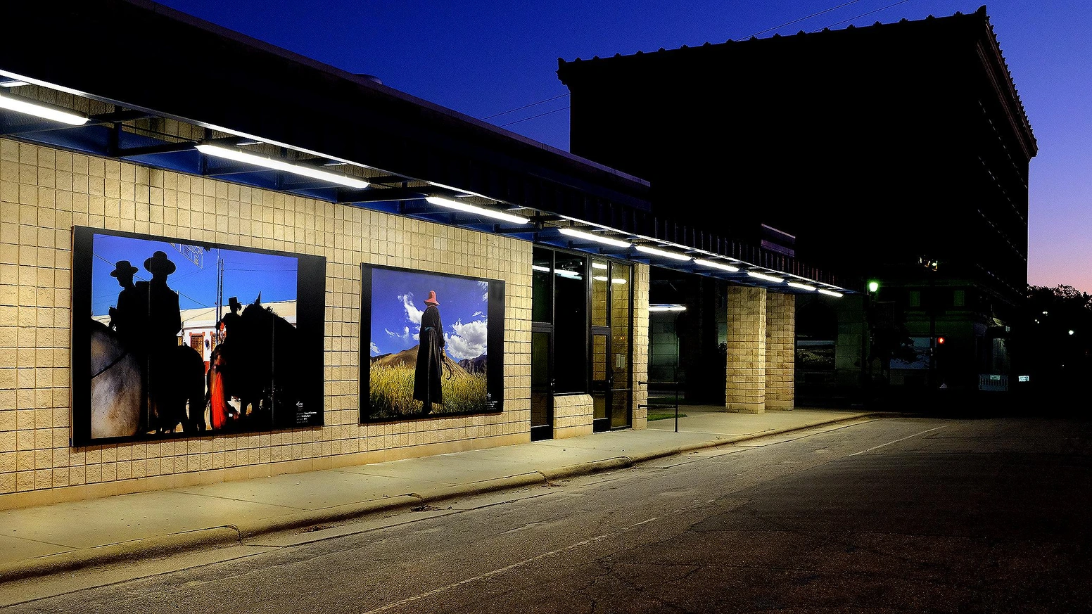 十年街头摄影展，如何靠168人众筹出书？