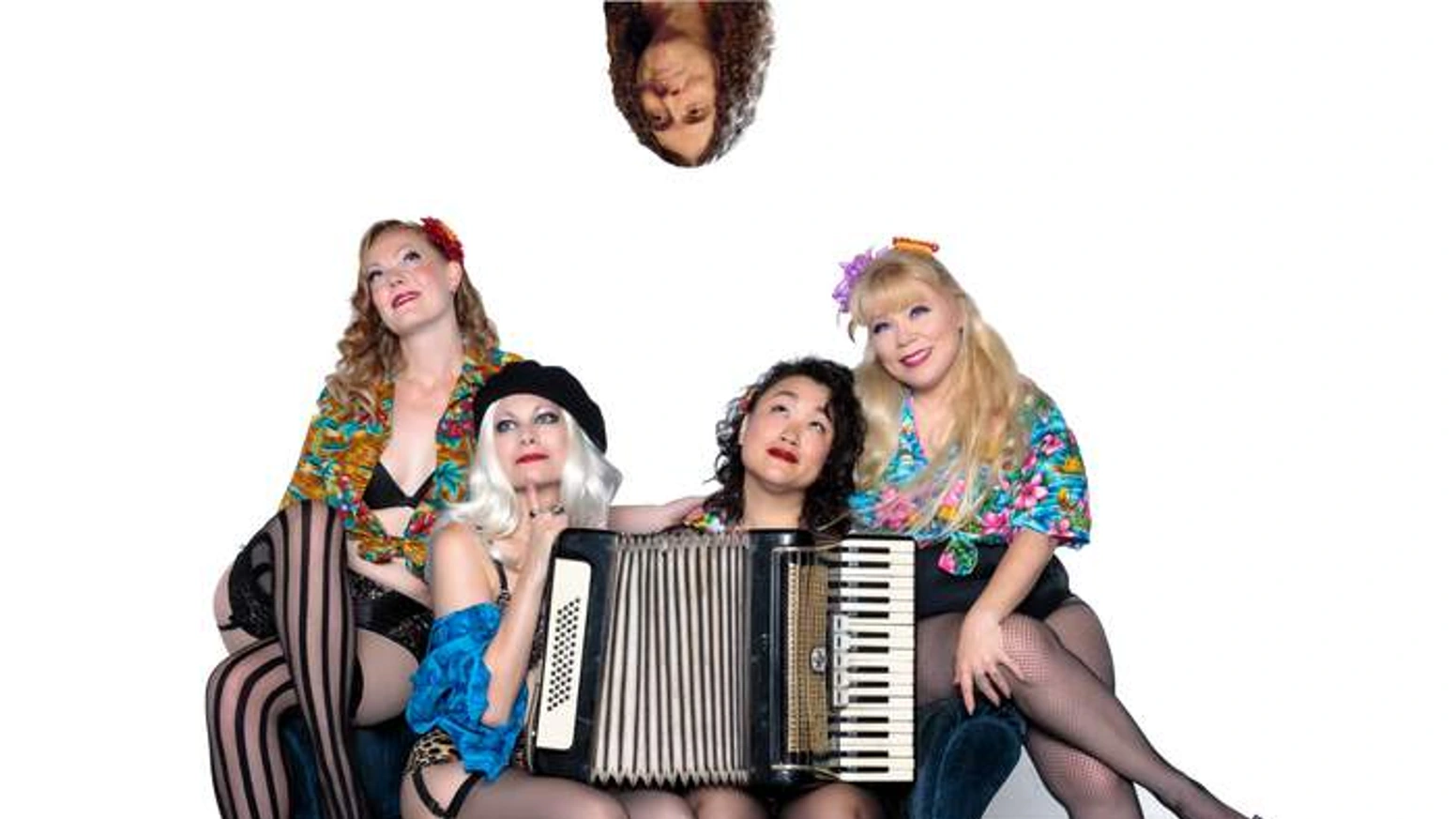 一部关于“怪人阿呆”脱衣舞团的纪录片，如何筹得近12万美元？