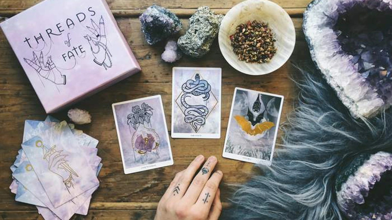 一副塔罗牌如何募得5.7万美元